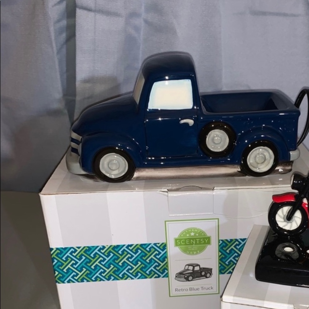 Scentsy Warmer: Retro Blue Truck ONLY